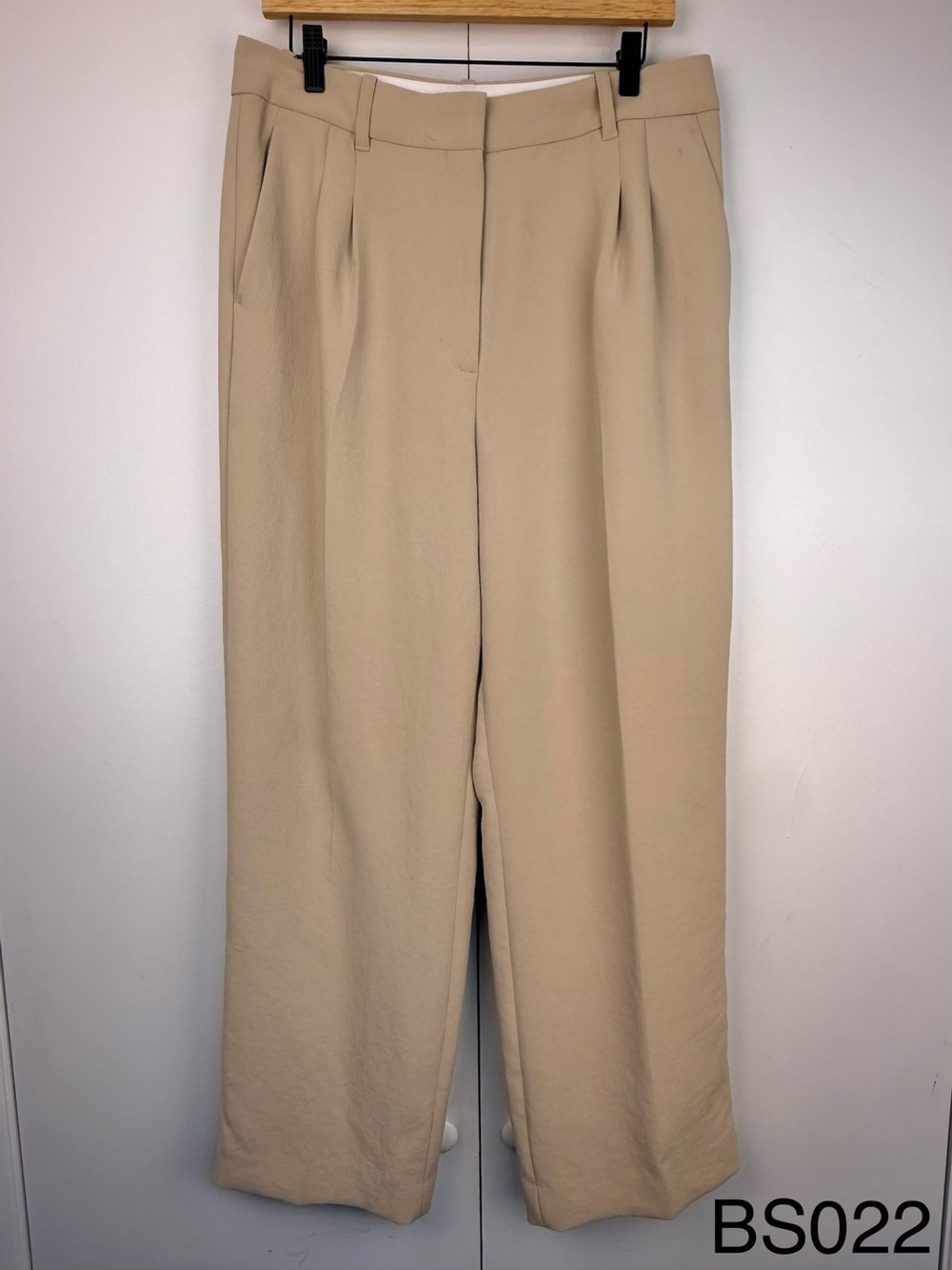 Aritzia The Effortless Pant Crepette Beige Size 12 Regular Wide Leg